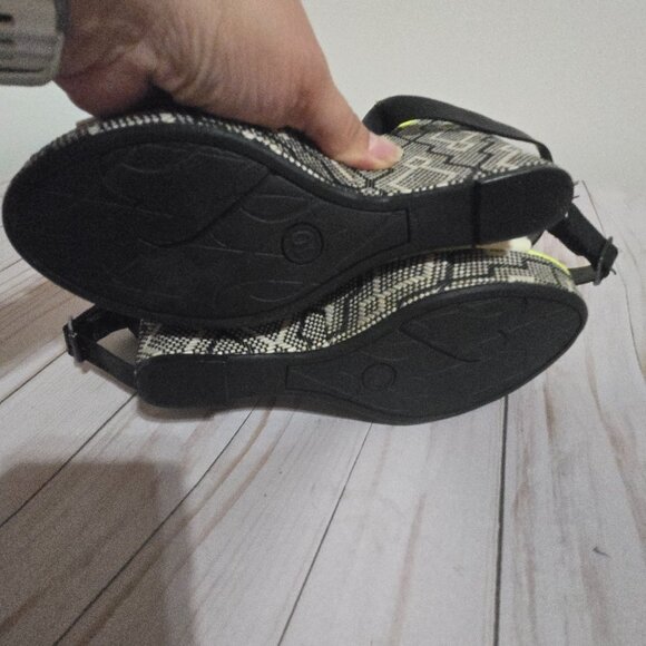 ๐ผ Sam & Libby Colorblock Wedge Sandals | Yellow, Black, White Womens' Size 10 - Picture 11 of 13